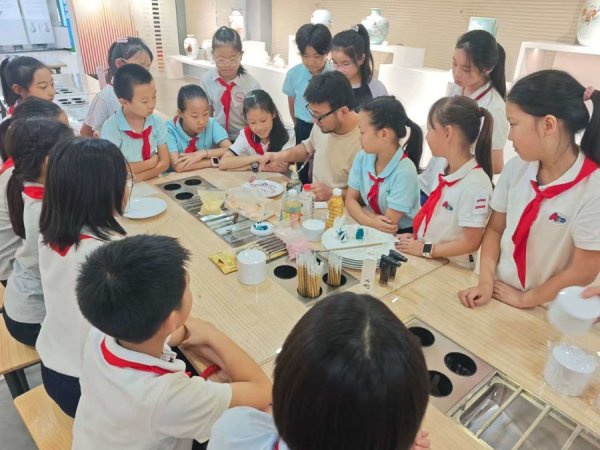 1号配资 与科学家面对面，听陶艺大咖开讲……新学期，校外教育推进“无边界学习”